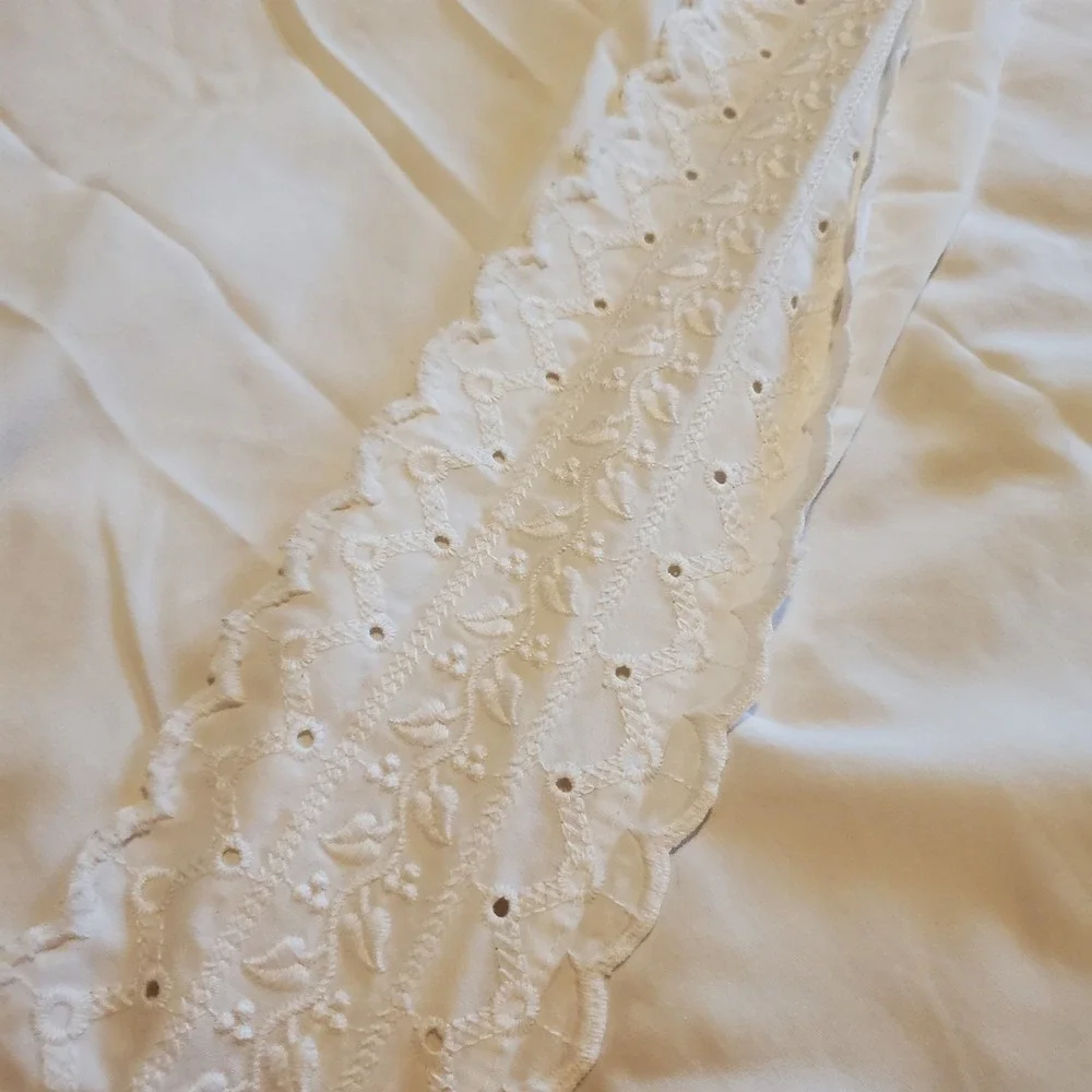 JC Penney Home King Flat Sheet White Eyelet Lace Scalloped Border Cotton Blend
